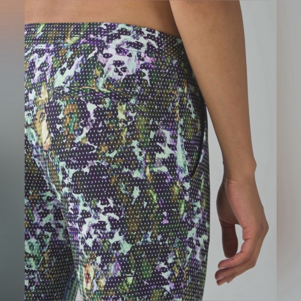 Lululemon Jet Crop *Luxtreme Floral Sport White Multi Pants Women’s 10 - Picture 3 of 11